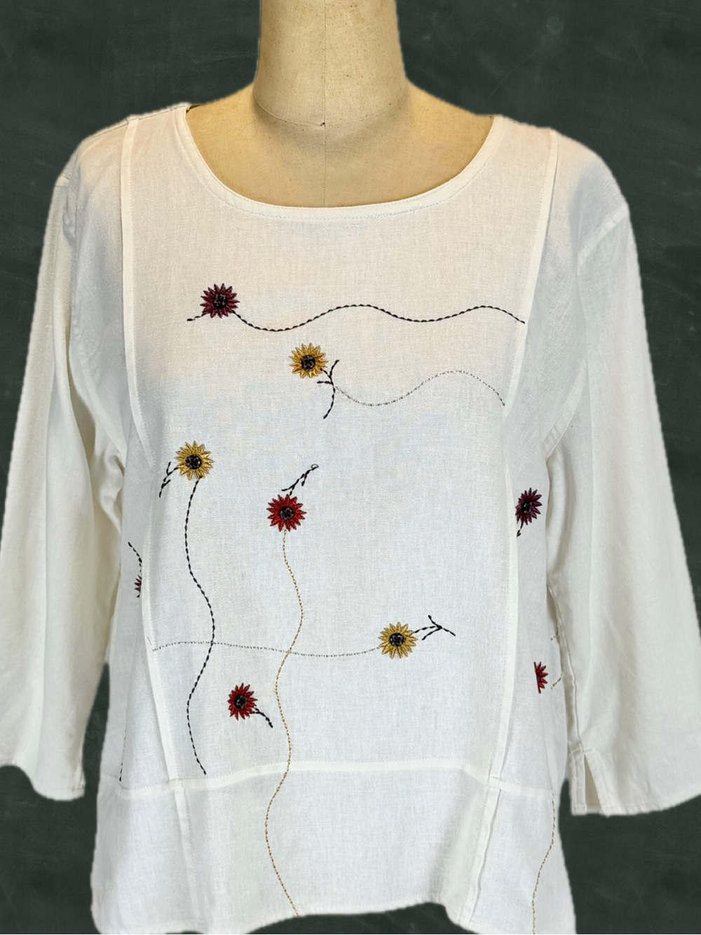 VINTAGE Daisy flower embroidered linen top earthy floral‎ wildflower garden